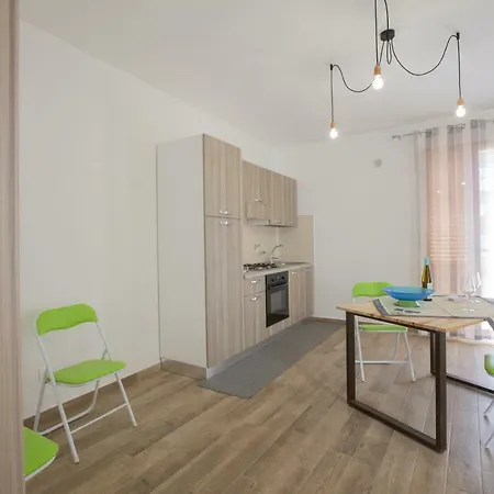 Lo Apartment *