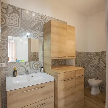 Lo Apartment *